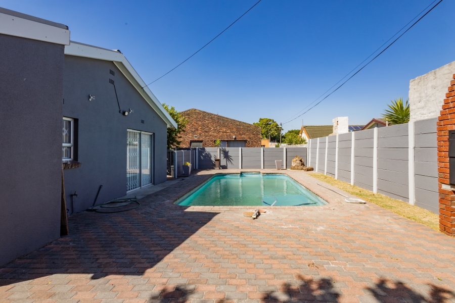 3 Bedroom Property for Sale in Mabille Park Western Cape